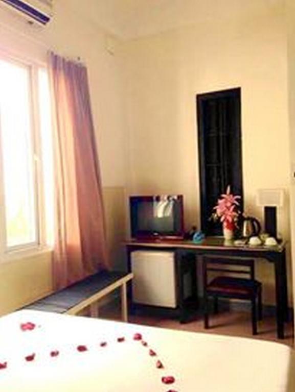 Ruby Bistro Hotel Hue Bagian luar foto