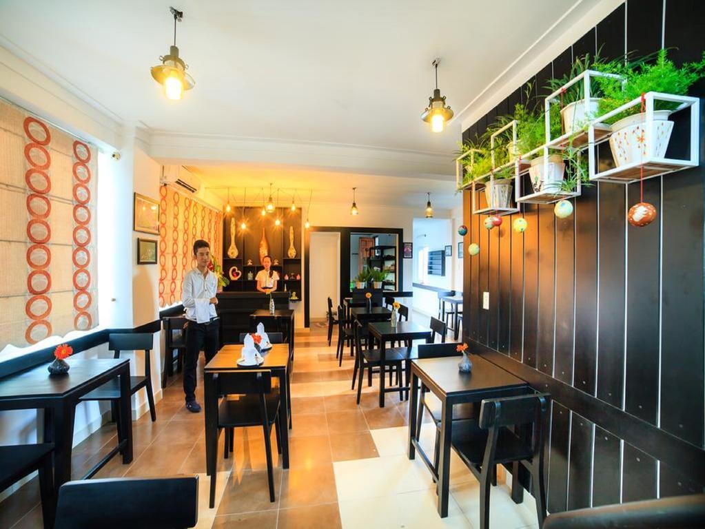 Ruby Bistro Hotel Hue Bagian luar foto
