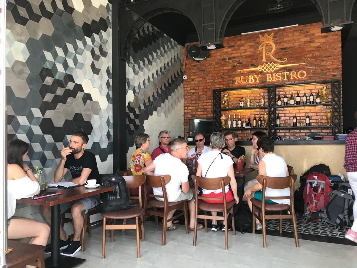 Ruby Bistro Hotel Hue Bagian luar foto