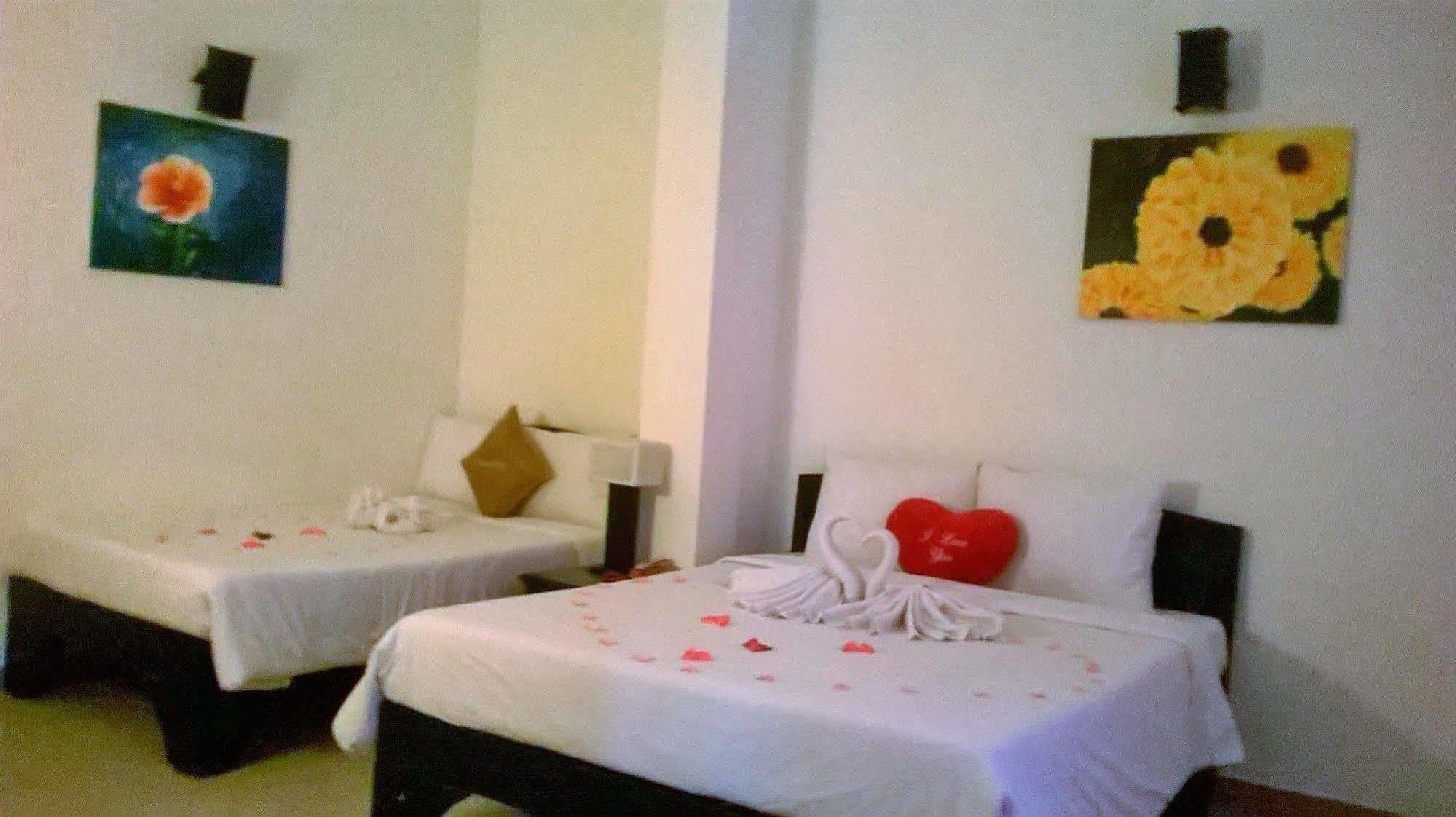 Ruby Bistro Hotel Hue Bagian luar foto